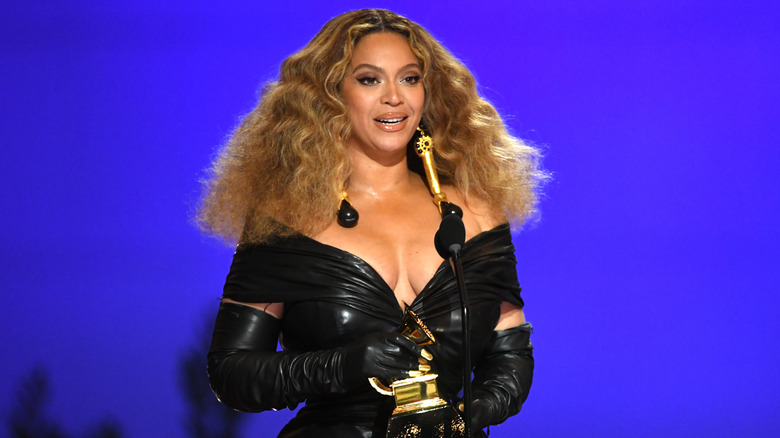 Beyonce vestito nero Grammy