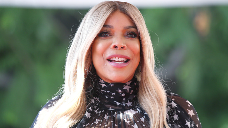 Wendy Williams sorride