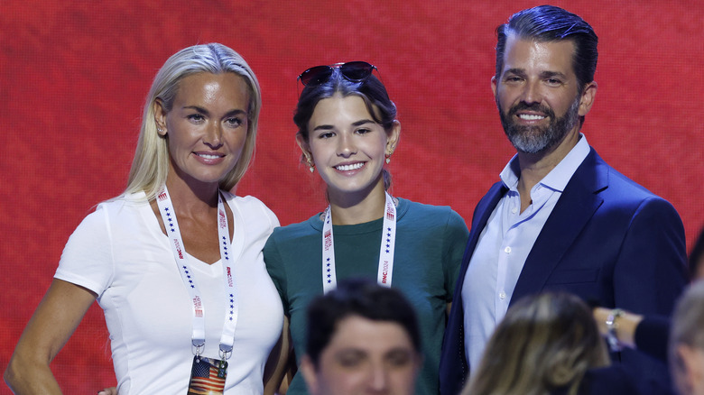 Vanessa, Kai, Don Trump Jr. in posa