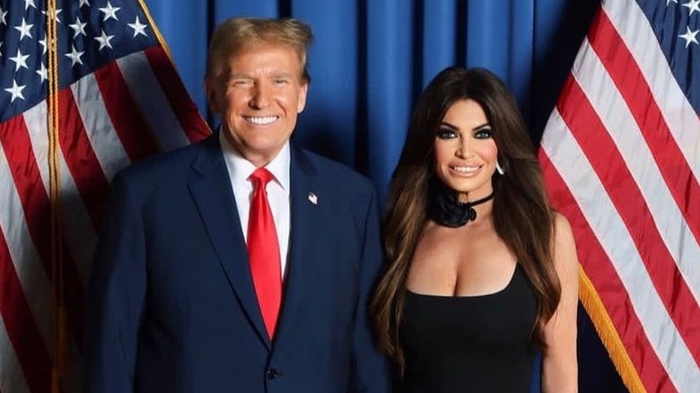 Donald Trump Kimberly Guilfoyle sorride