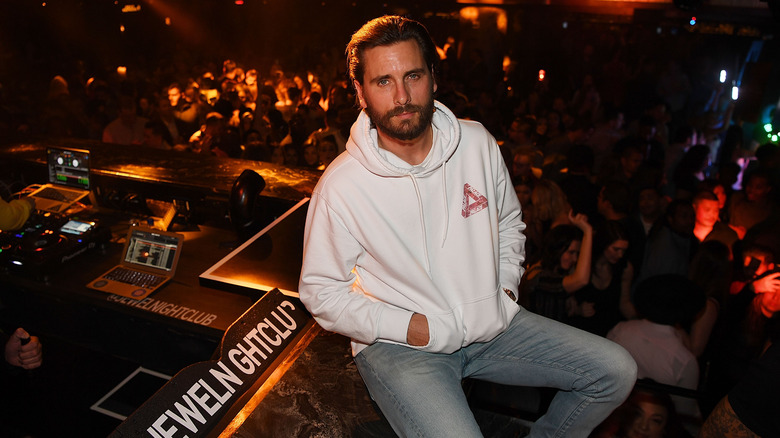 Scott Disick in un night club