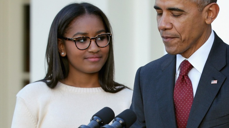 Sasha Obama con gli occhiali