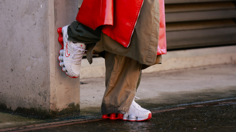 Sneakers con plateau bianche e rosse