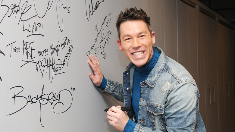 David Bromstad sorride