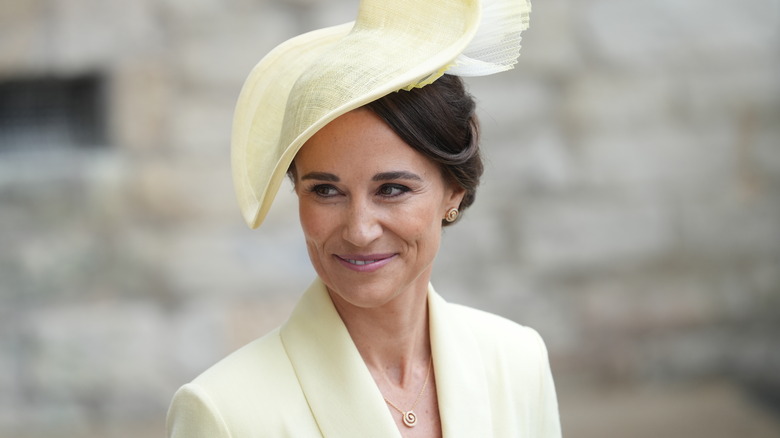 Cappello giallo di Pippa Middleton