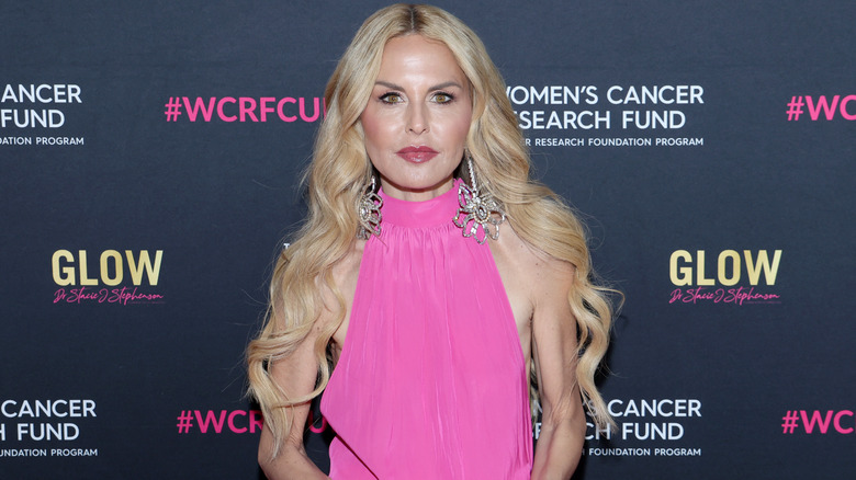 Rachel Zoe indossa un abito rosa