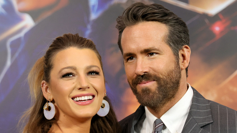 Blake Lively e Ryan Reynolds posano