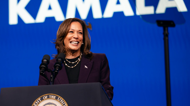 Kamala Harris fa un discorso