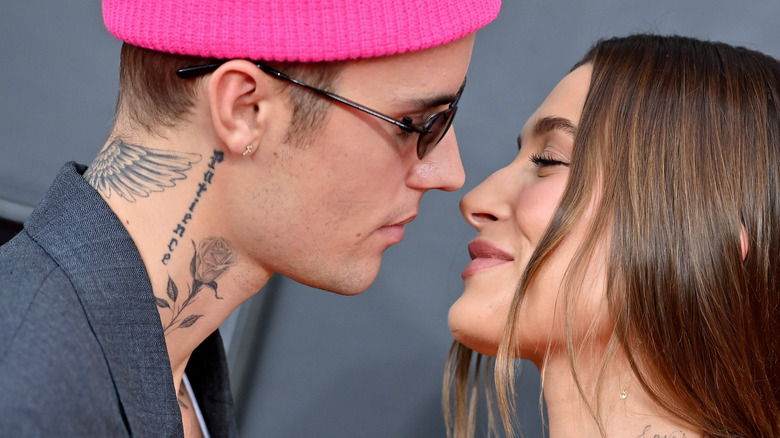 Justin e Hailey Bieber sul red carpet