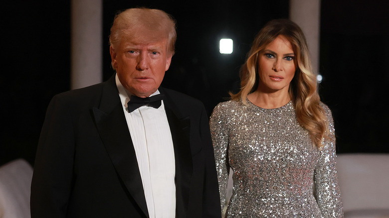 Donald e Melania Trump in abiti formali 