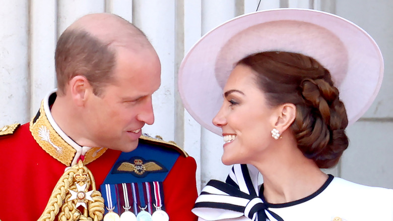 Il principe William e Kate Middleton sorridono