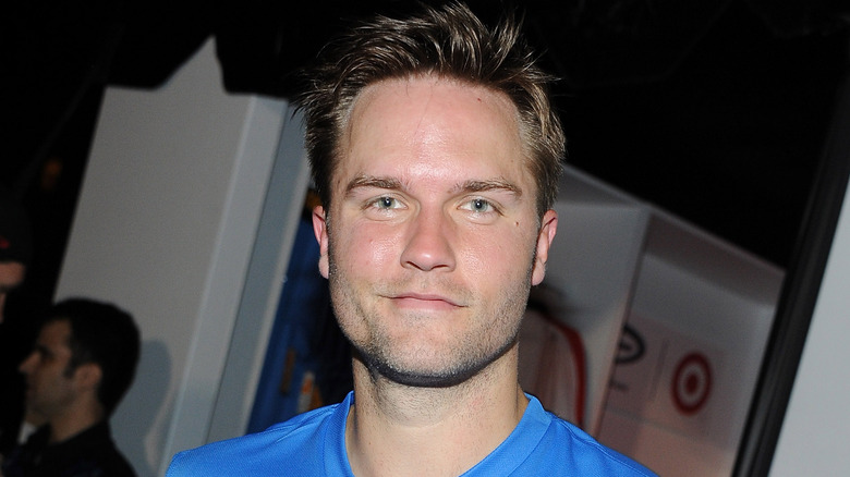 Scott Porter sorride