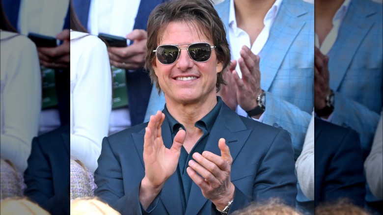 Tom Cruise applaude ai Campionati di Wimbledon del 2024