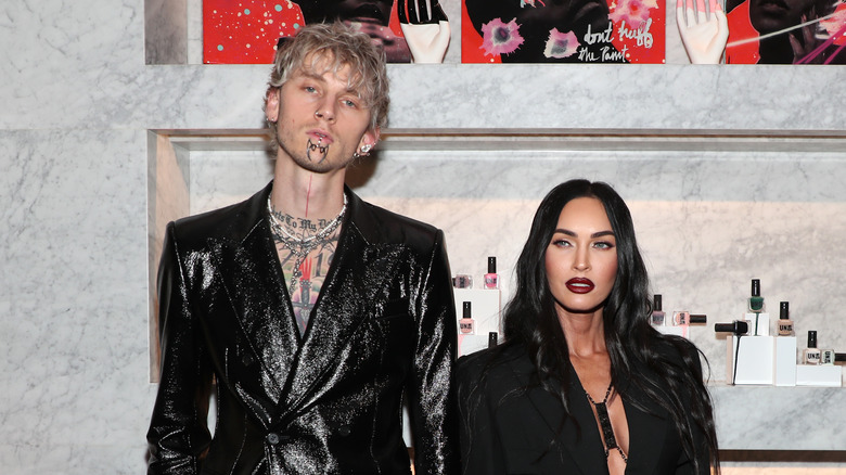 Machine Gun Kelly Megan Fox abiti neri