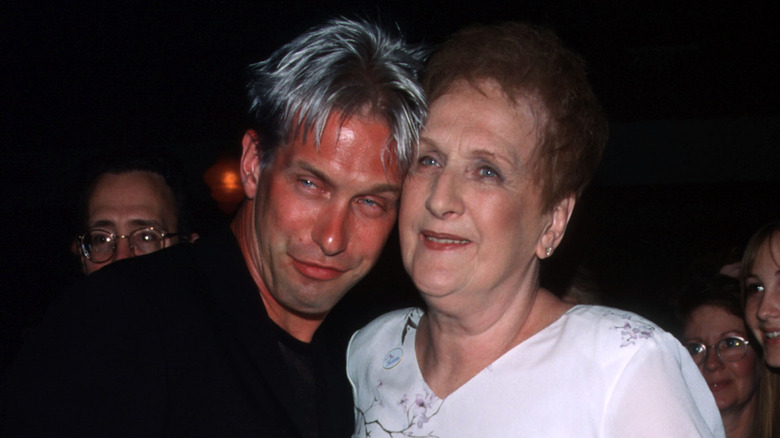 Stephen Baldwin appoggia la testa su Carol Baldwin