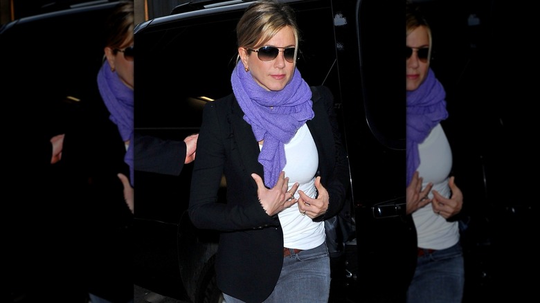 Sciarpa viola Jennifer Aniston