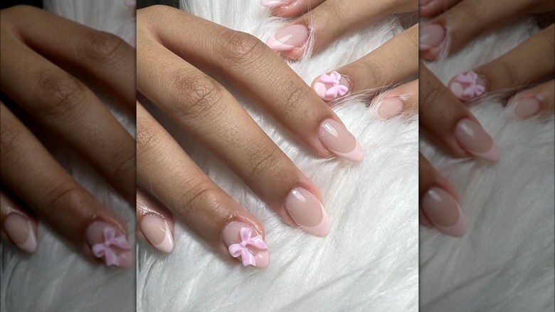 Nail art con fiocco rosa