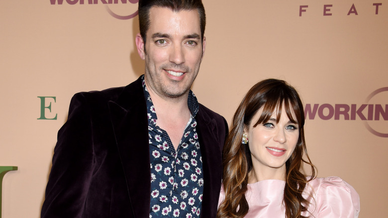 Jonathan Scott e Zooey Deschanel in abiti formali