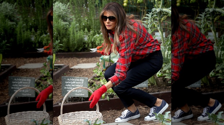 Melania Trump fa giardinaggio alla Casa Bianca