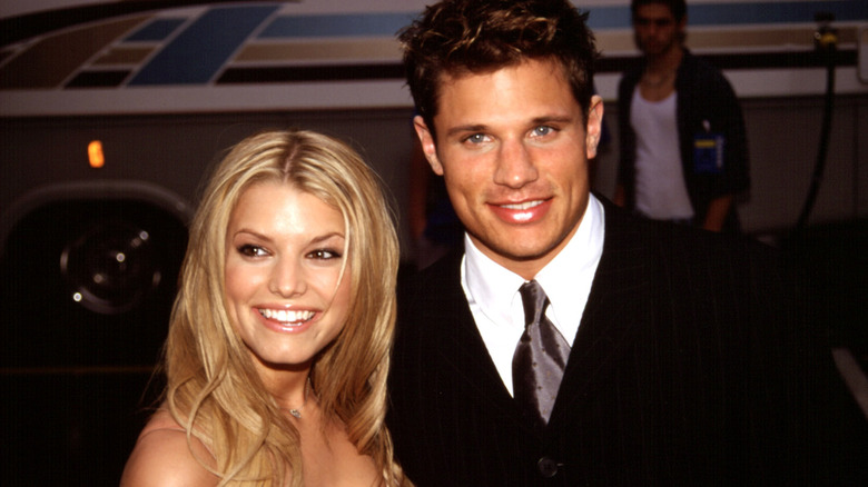 Jessica Simpson e Nick Lachey posano per le telecamere