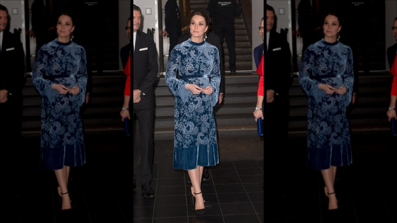 Kate Middleton in abito scamosciato