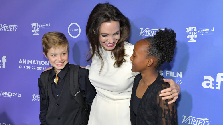 Angelina Jolie con Zahara e Shiloh 