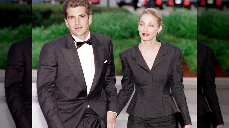 Carolyn Bessette-Kennedy e JFK Jr.