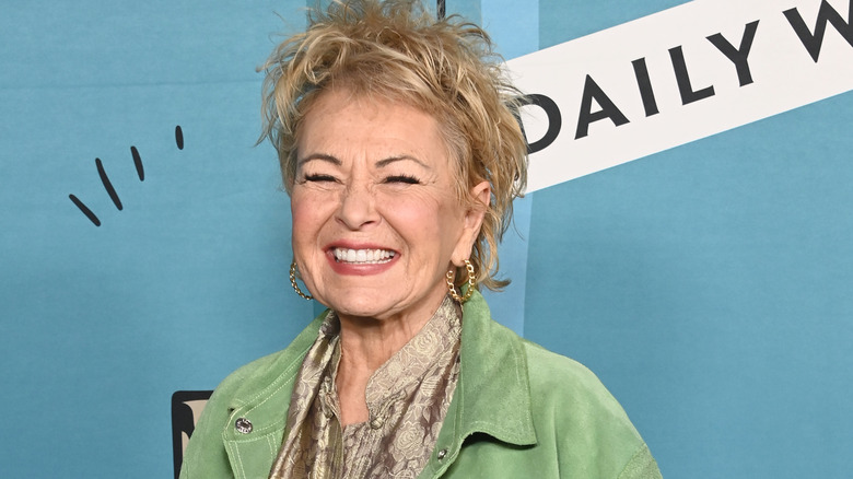 Roseanne Barr sorride