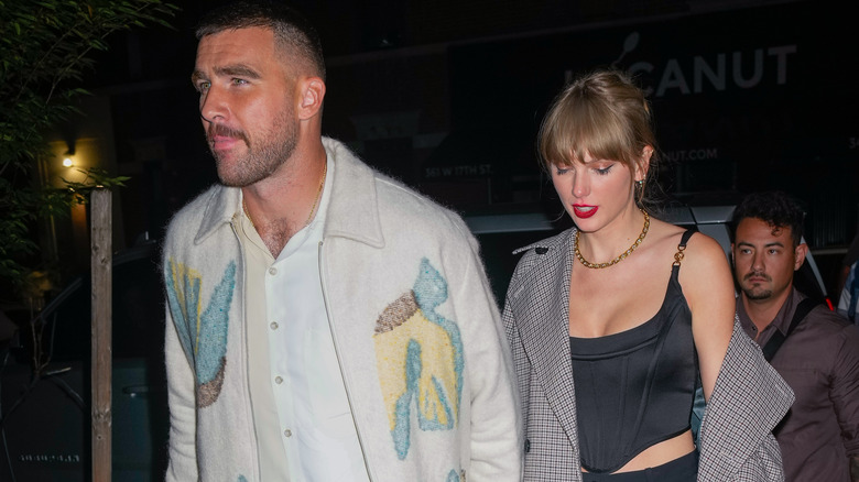 Travis Kelce, Taylor Swift cammina