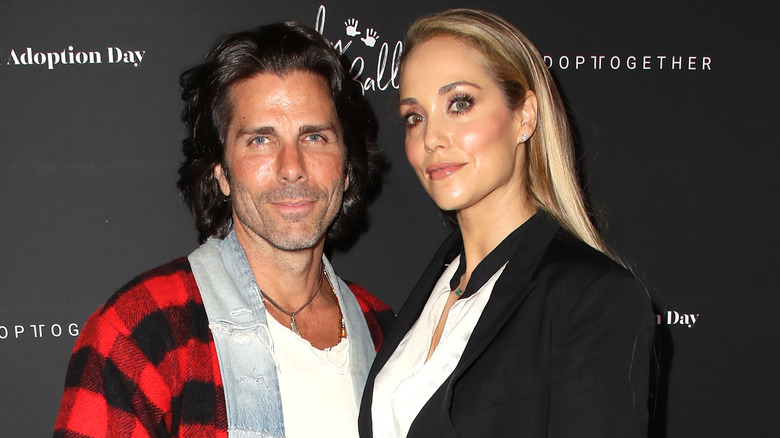 Greg Lauren ed Elizabeth Berkley