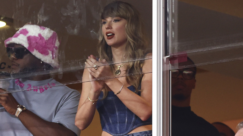 Outfit in denim per la partita dei Chiefs di Taylor Swift