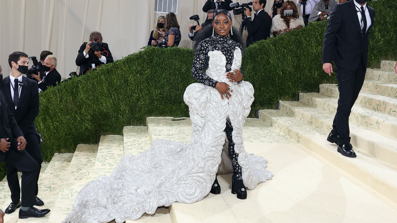 Simone Biles posa al Met Gala