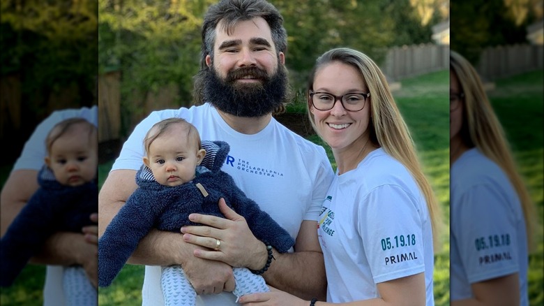 Jason e Kylie Kelce con il bambino