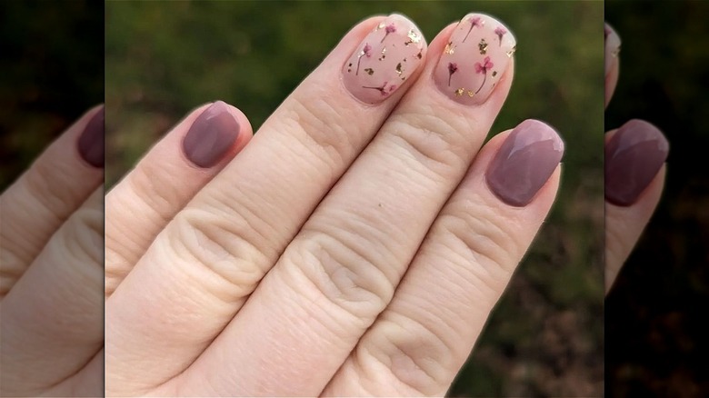 manicure botanica rosa e oro