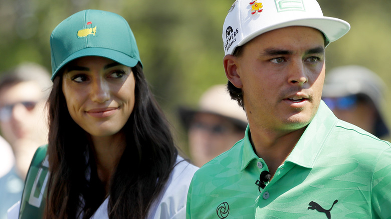 Rickie Fowler e Allison Stokkein, sorridenti