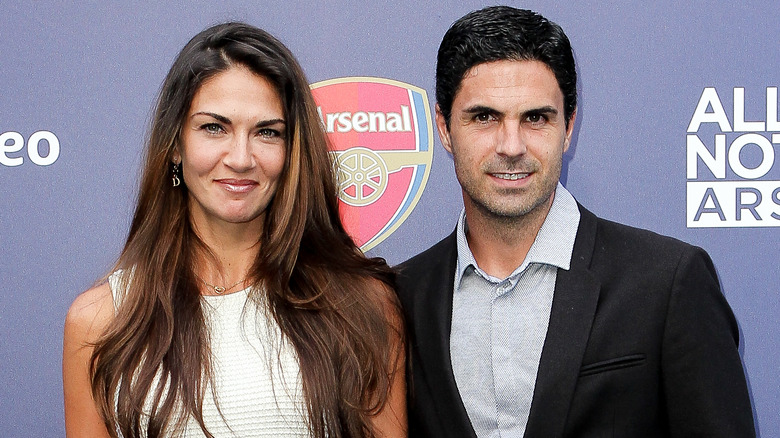 Mikel Arteta e Lorena Bernal sorridono in Inghilterra nel 2022