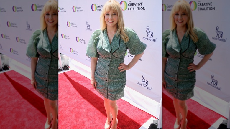 Melissa Rauch in mini abito