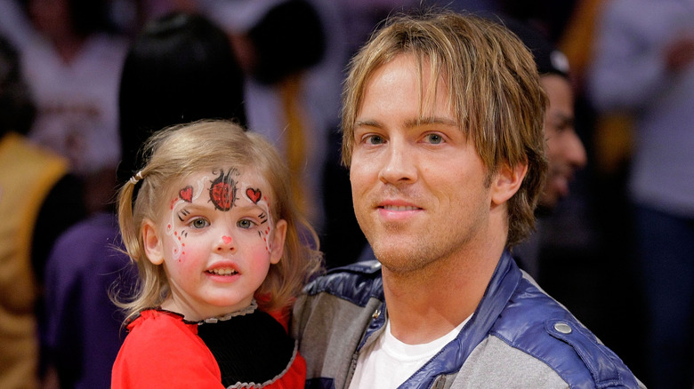 Larry Birkhead tiene Dannielynn nel 2009