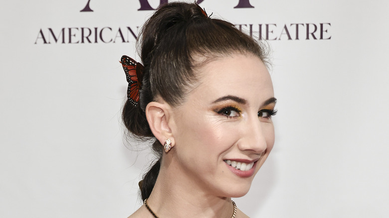 Isabella Boylston sorride con i capelli raccolti