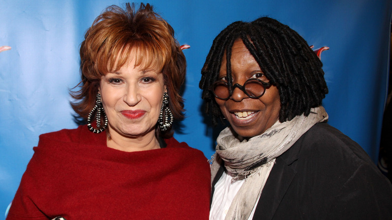 Joy Behar, Whoopi Goldberg sorride