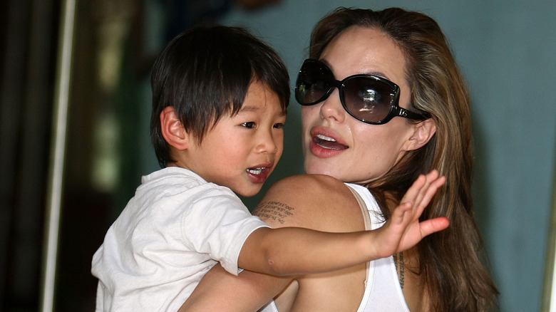 Angelina Jolie porta Pax Jolie-Pitt