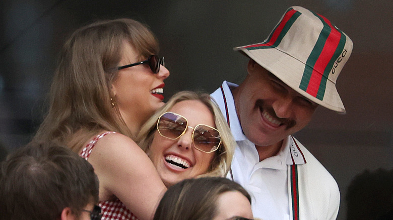 Taylor Swift abbraccia Kylie Kelce agli US Open