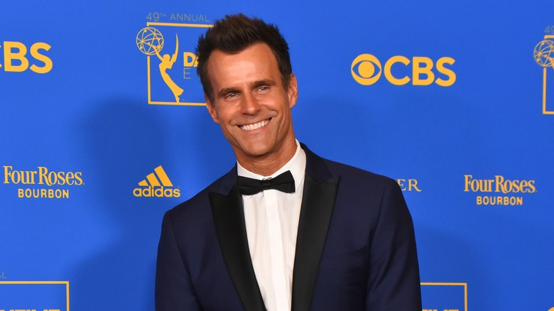 Cameron Mathison sorridente