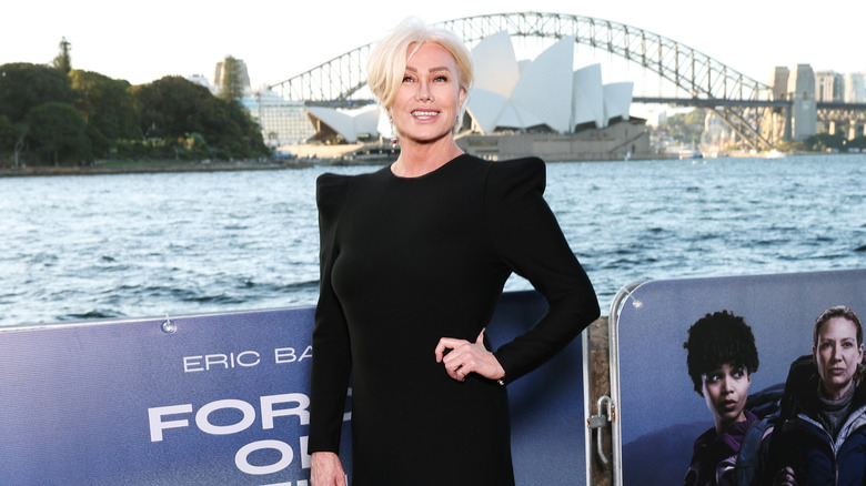 Deborra-Lee Furness posa davanti alla Sydney Opera House