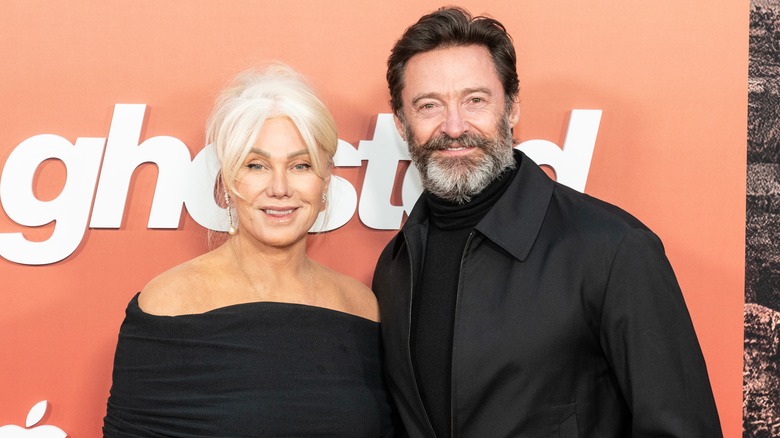 Hugh Jackman e Deborra-Lee Furness in nero sul red carpet