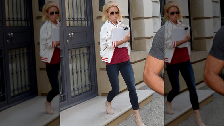 Kelly Ripa indossa jeans attillati