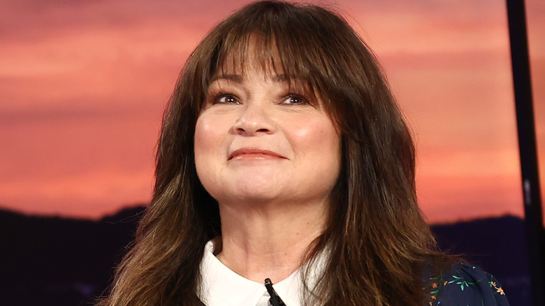 Valerie Bertinelli sorride sul palco