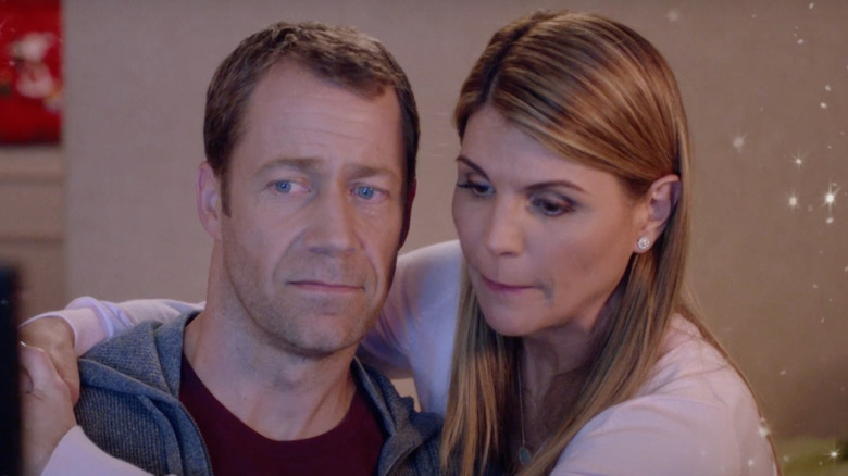 Lori Loughlin abbraccia Colin Ferguson