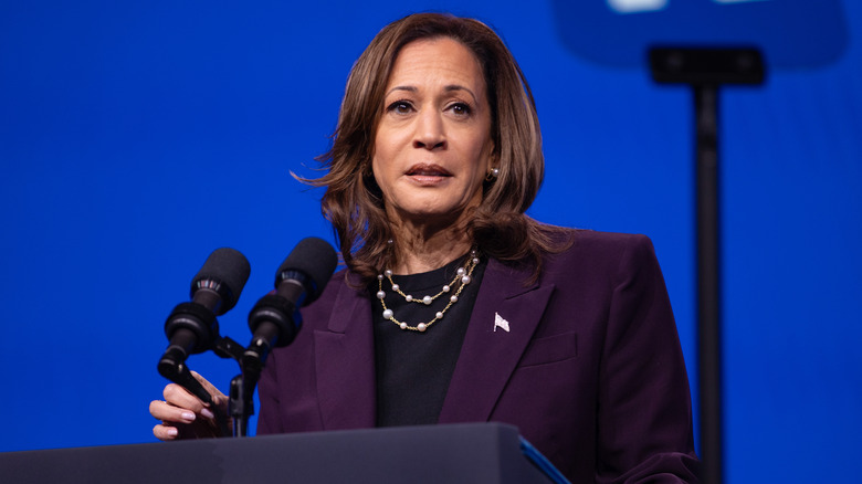 Kamala Harris sul podio