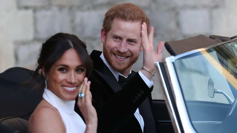 Meghan Markle il principe Harry saluta